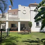 A Villa In The Center Next To The Sea
