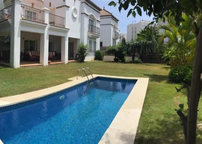 A Villa In The Center Next To The Sea