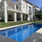 A Villa In The Center Next To The Sea